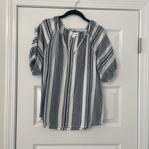 Short sleeve blue/white top